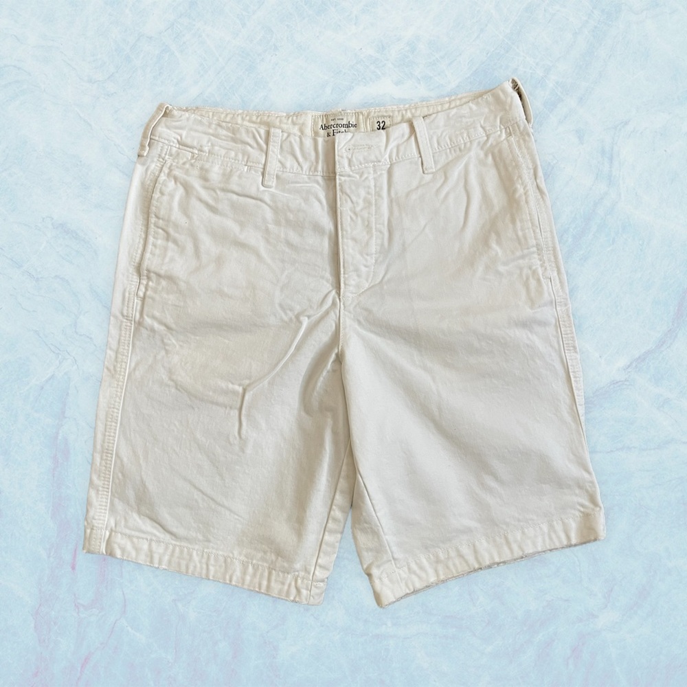 ABERCROMBIE & FITCH KHAKI SHORTS SIZE 32